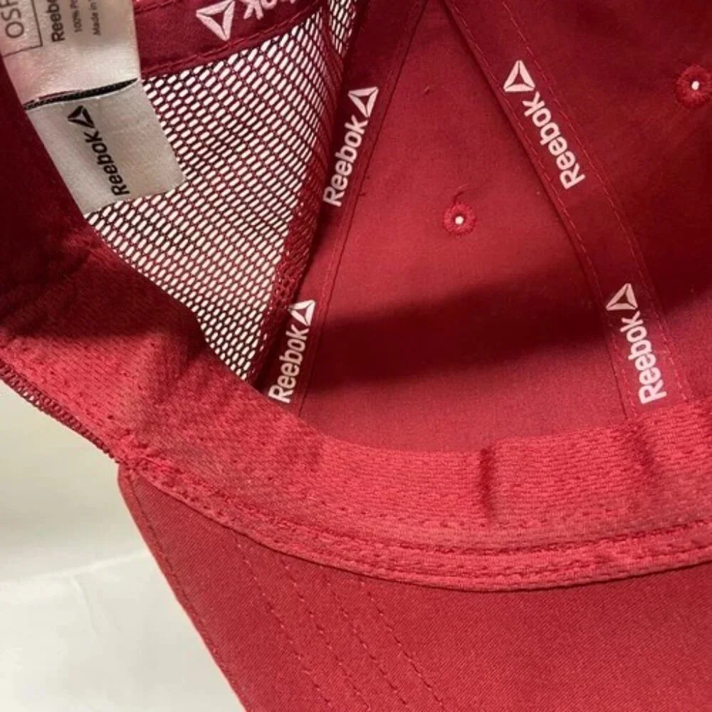 Reebok Snapback Trucker Cap Adult OSFA Adjustable Red Embroidered Mesh Back Hat‎